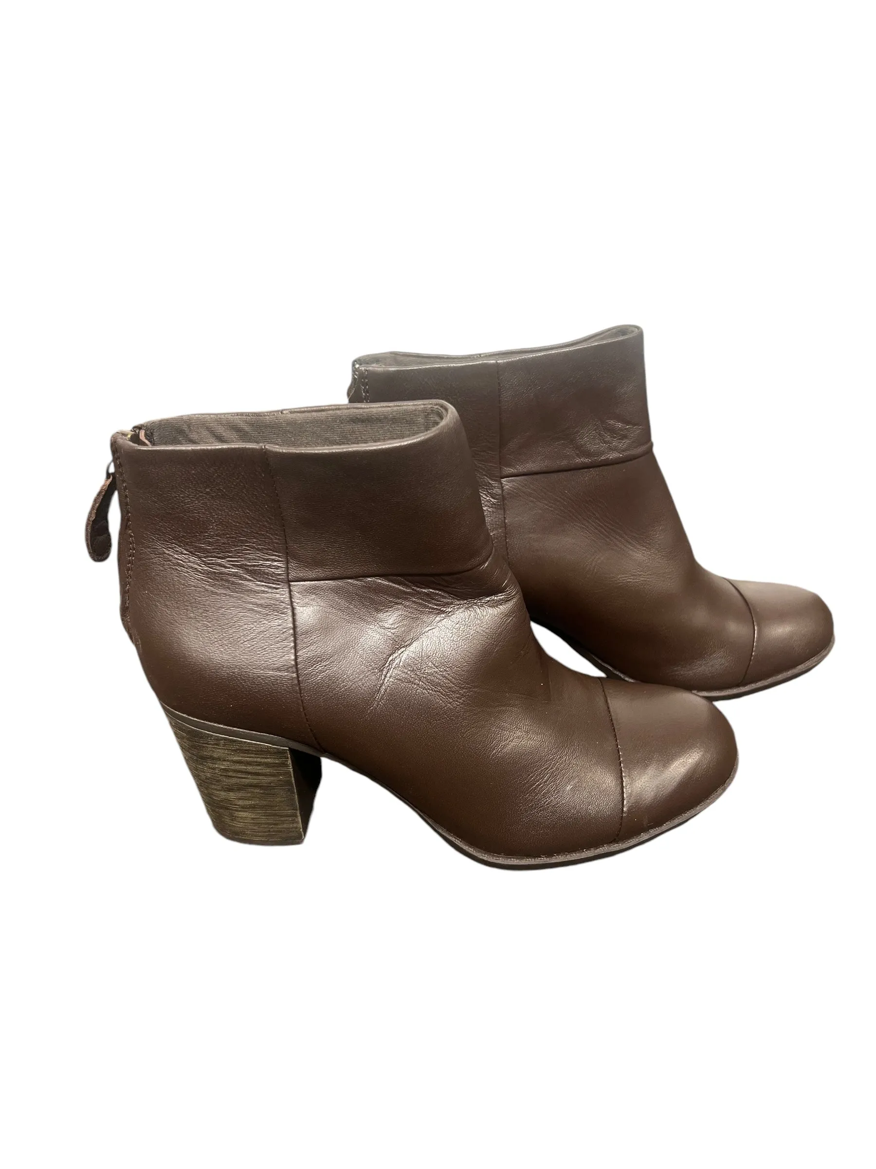 Boots Ankle Heels By Classic Collection In Brown, Size: 7