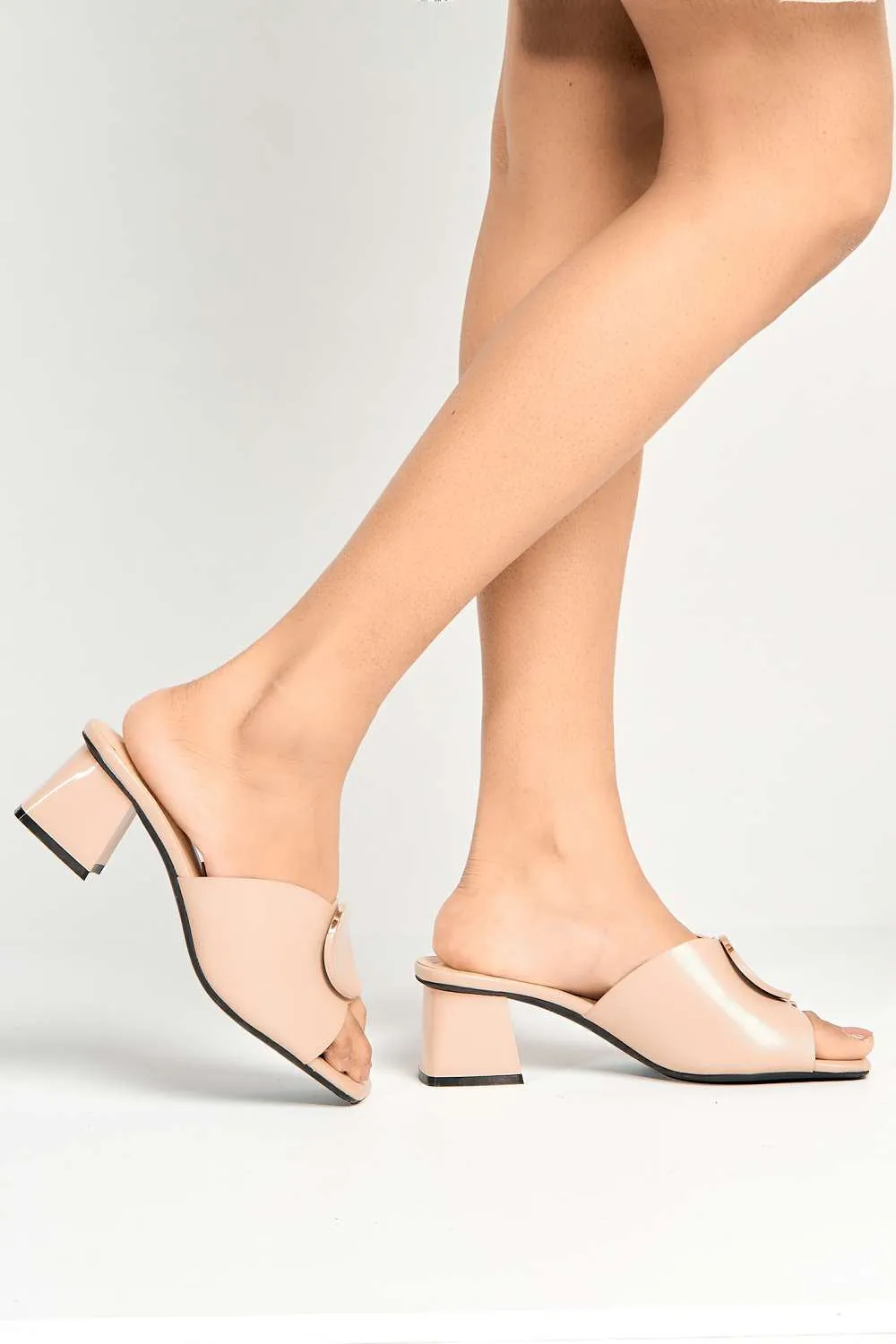 Elizabeth Gold Trim Circle Band Mule in Nude