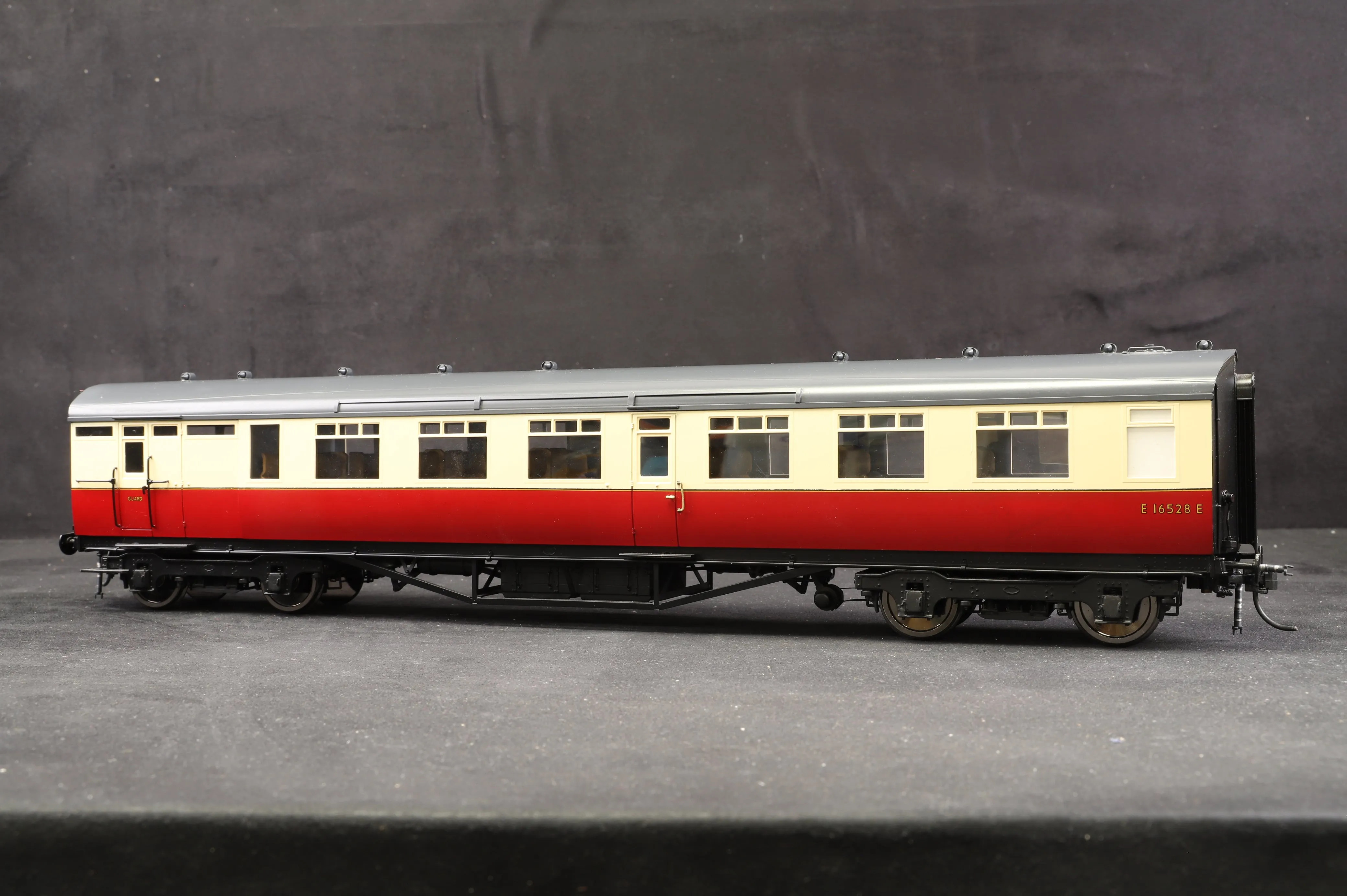 Pack of 2 x Kemilway LNER Thompson Brake Third Coaches BR Crimson/Cream Nos. E16536E/E16528E